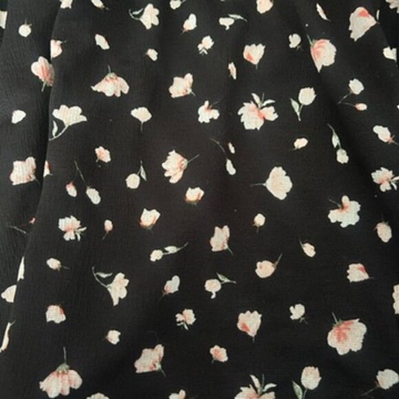 black floral top - Picture 4 of 8